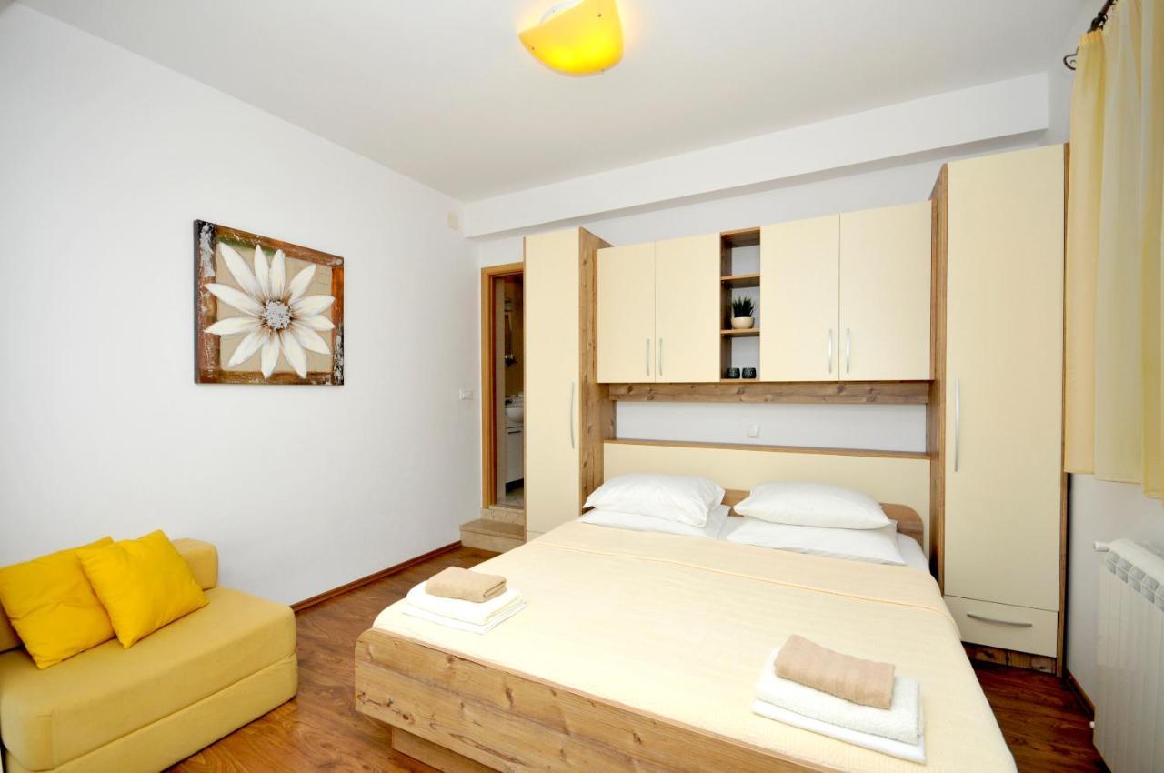 Apartments Penic Трогир Экстерьер фото
