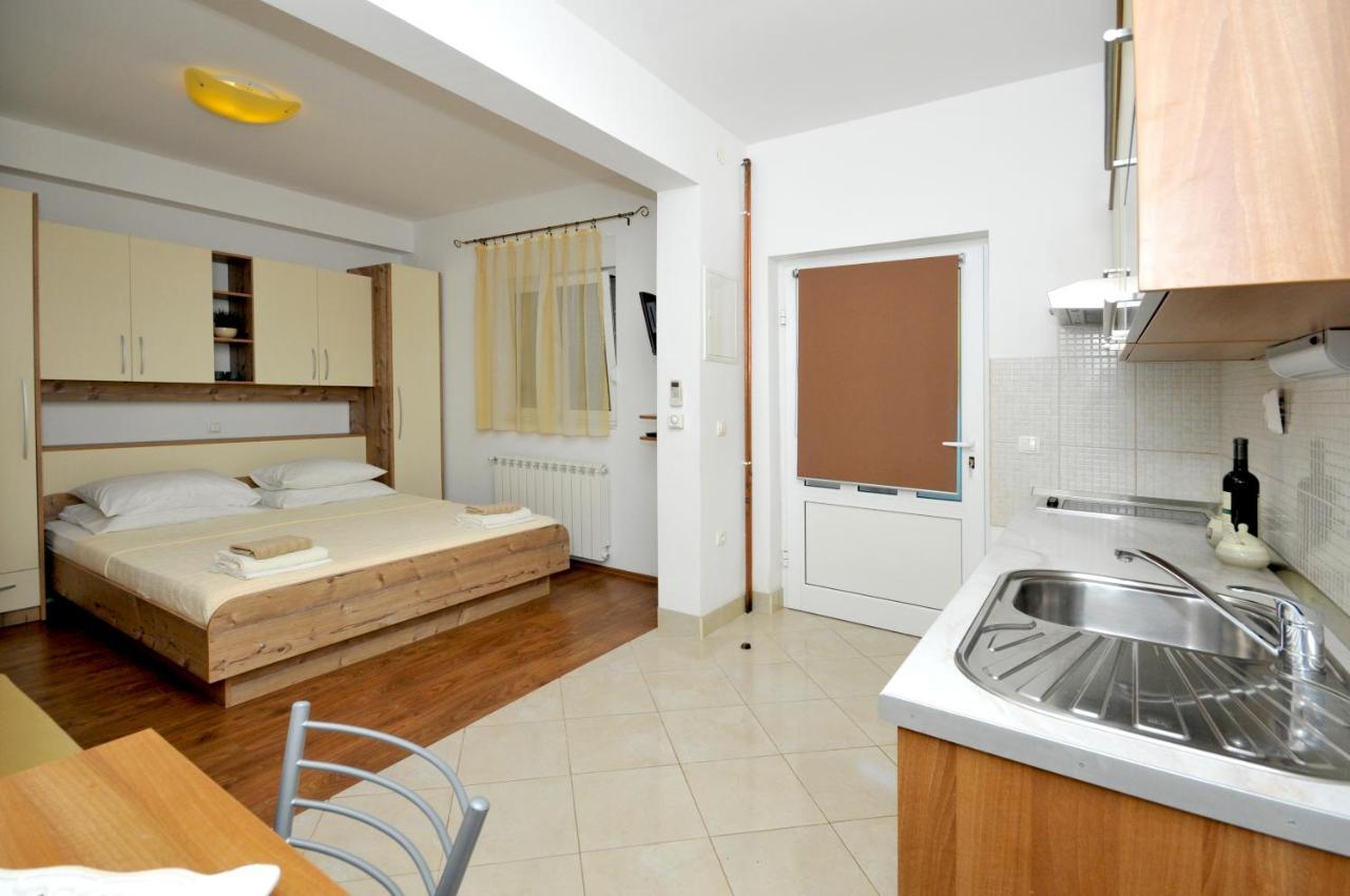 Apartments Penic Трогир Экстерьер фото