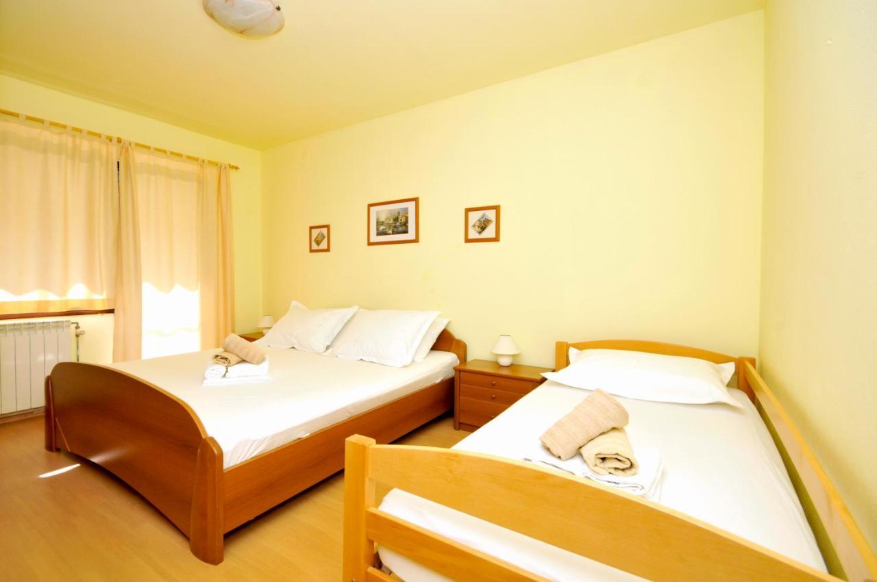 Apartments Penic Трогир Экстерьер фото